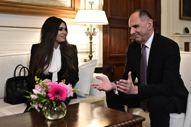 Η Γκιλφόιλ συναντήθηκε με τον Γεραπετρίτη- Επίσημη έναρξη της θητείας της νέας πρέσβειρας των ΗΠΑ στην Ελλάδα