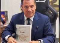 Άδωνις Γεωργιάδης: Η ηγετική ματιά που επανατοποθετεί την Ιστορία στο κέντρο του δημόσιου λόγου