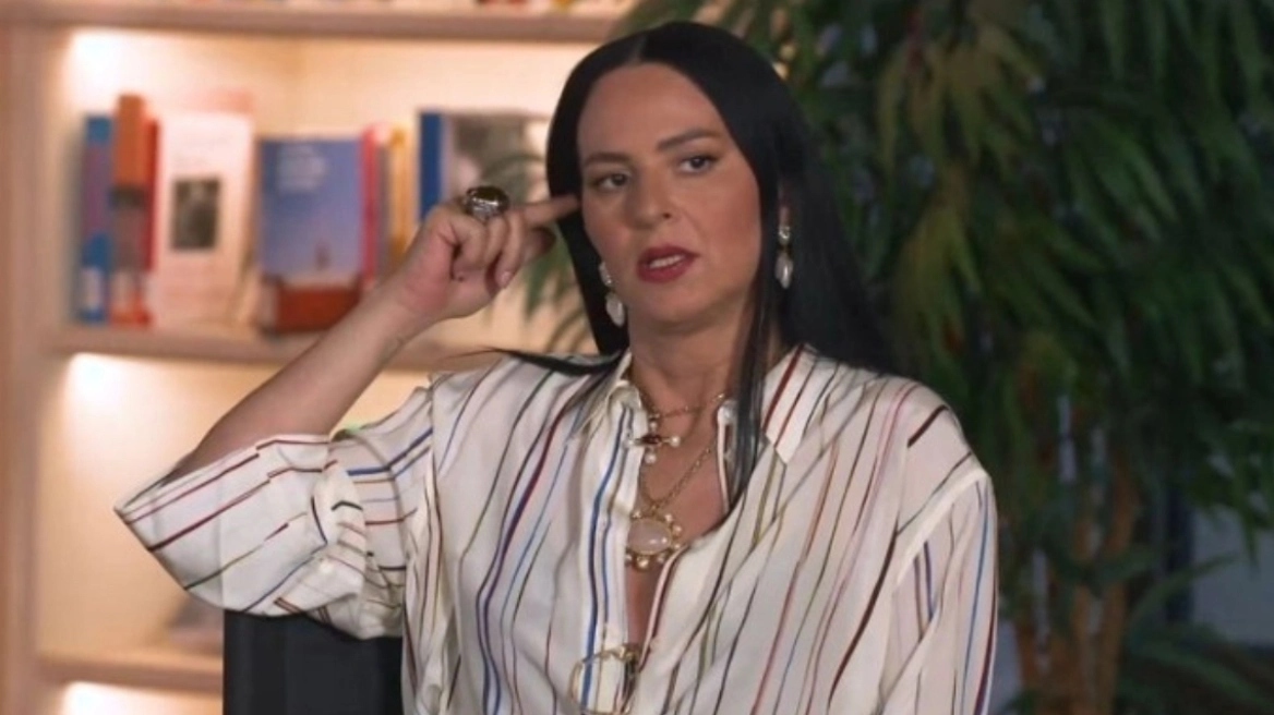 GNTM – Έξαλλη η Ζενεβιέβ Μαζαρί με τον Νάρκισσο: «Ποτέ δεν έχω κόψει τιμολόγιο με πελεκάνο»