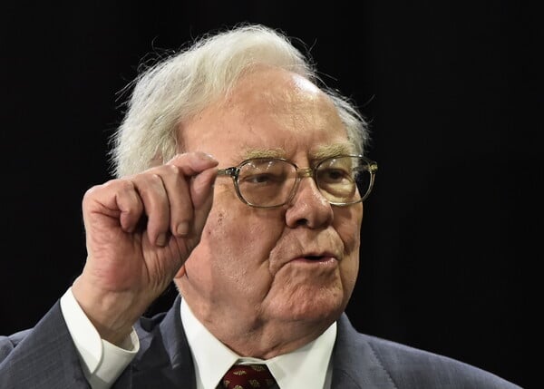 Berkshire Hathaway: Ο Μπάφετ αποχαιρετά με επένδυση $4,3 δισ. στην Alphabet