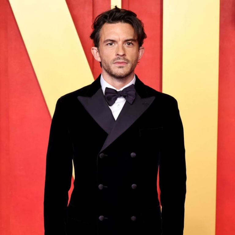 Τζόναθαν Μπέιλι: Ο πρώτος γκέι “Πιο Σέξι Άνδρας” στον κόσμο!