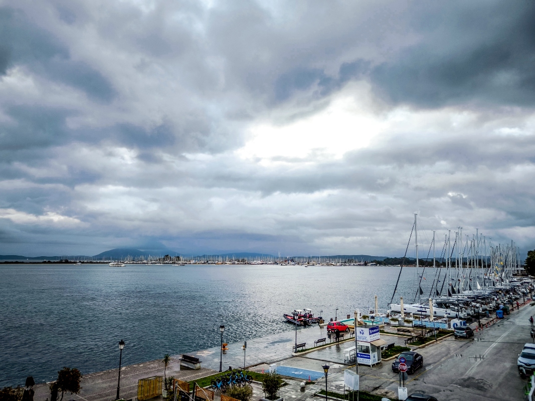 Πτώση θερμοκρασίας και βροχές: Πού αναμένονται καταιγίδες τις επόμενες ώρες