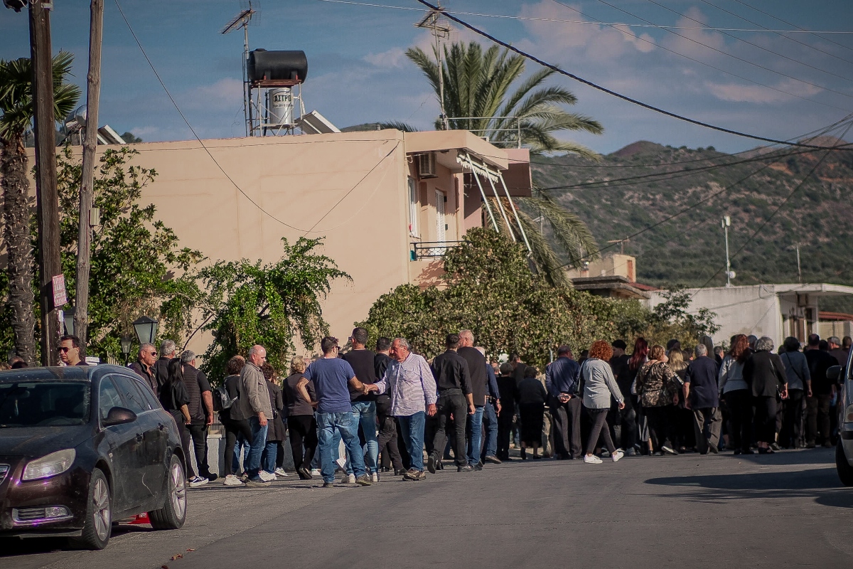 Βορίζια: Σε κλίμα οδύνης και κάτω από δρακόντεια μέτρα η κηδεία της 56χρονης- Το μήνυμα του ιερέα