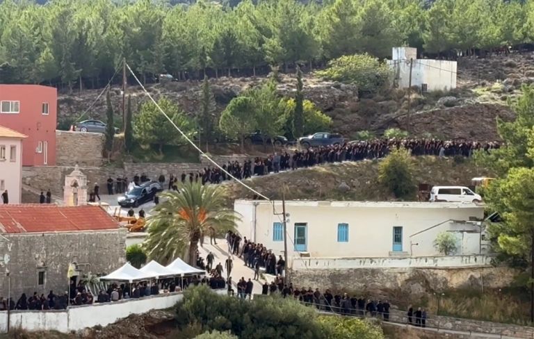 Ουρλιαχτά και οδύνη στην κηδεία του 39χρονου στα Βορίζια: «Σ’ αγαπώ! Σ’ αγαπώ μ’ ακούς;»