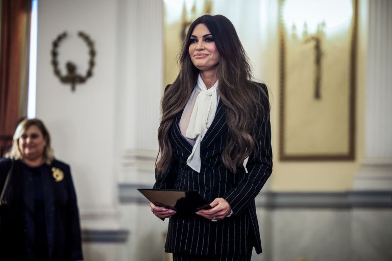 Η Κίμπερλι Γκιλφόιλ υπέβαλε τα διαπιστευτήριά της στον Κωνσταντίνο Τασούλα – Ο διάλογος τους [vid,pics]