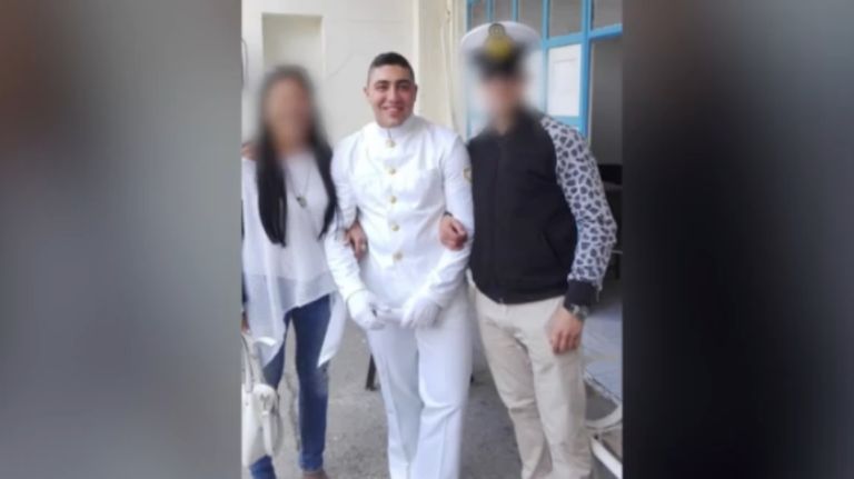 Νίκος Καρακλάς:«Σκότωσαν το παιδί μου και το κρέμασαν»–Τι λέει η μητέρα λιμενικού που βρέθηκε απαγχονισμένος