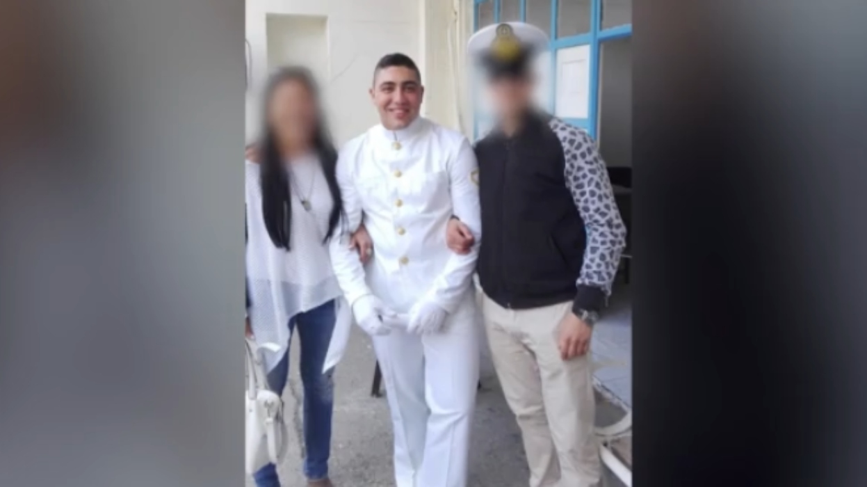 Νίκος Καρακλάς:«Σκότωσαν το παιδί μου και το κρέμασαν»–Τι λέει η μητέρα λιμενικού που βρέθηκε απαγχονισμένος