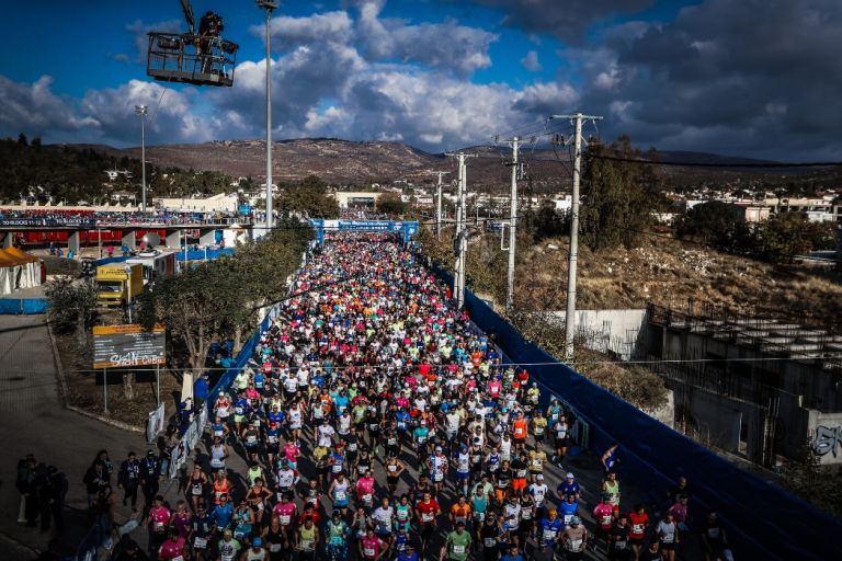 42ος Αυθεντικός Μαραθώνιος Αθήνας: Πώς θα κινηθούν τα ΜΜΜ – Ποιοι δρόμοι θα είναι κλειστοί