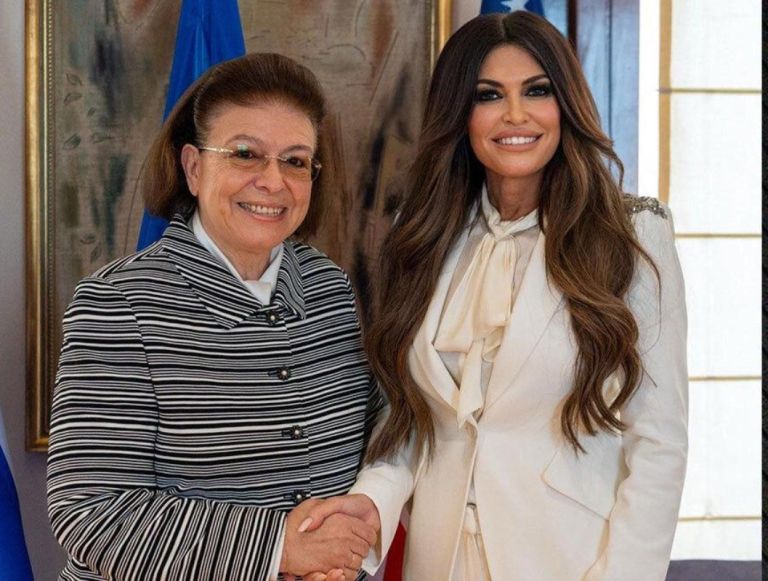 «Διπλωματικός Σεισμός!Η Μενδώνη στέλνει «ΣΥΜΒΟΛΙΚΟ ΑΝΤΙΚΕΙΜΕΝΟ» στο Κογκρέσο–Το παρασκήνιο με Γκιλφόιλ!»