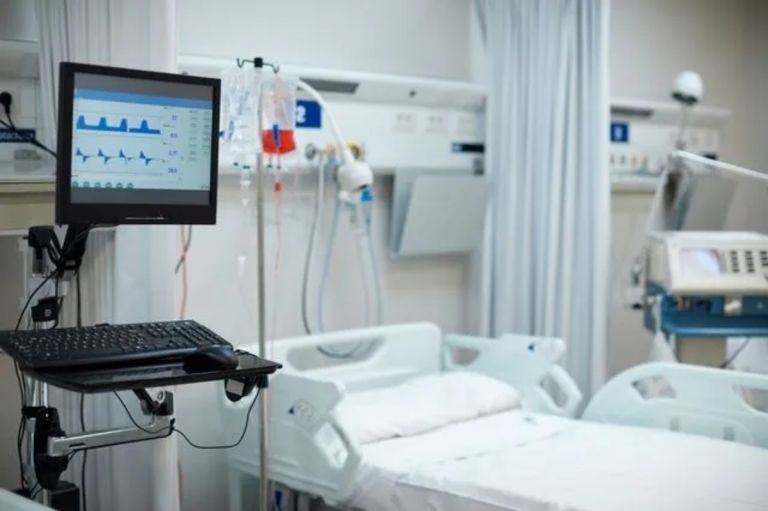 Νοσοκομείο Γεννηματάς: 22χρονος κατάπιε αμάσητο μπέργκερ και δίνει μάχη για τη ζωή του