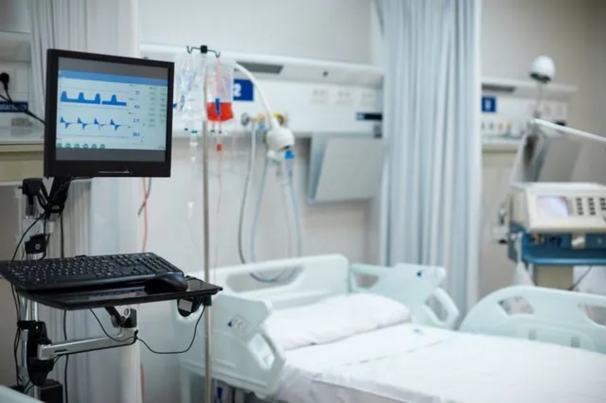 Νοσοκομείο Γεννηματάς: 22χρονος κατάπιε αμάσητο μπέργκερ και δίνει μάχη για τη ζωή του