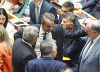 Η ΝΔ θέλει να ελέγξει τα «πολιτικά ραντάρ», αφήνοντας ελάχιστα περιθώρια για εσωκομματικές αντιδράσεις