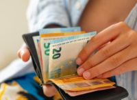 Καταθέσεις σε πτώση: Γιατί λείπουν 46 δισ. ευρώ από τους λογαριασμούς των νοικοκυριών