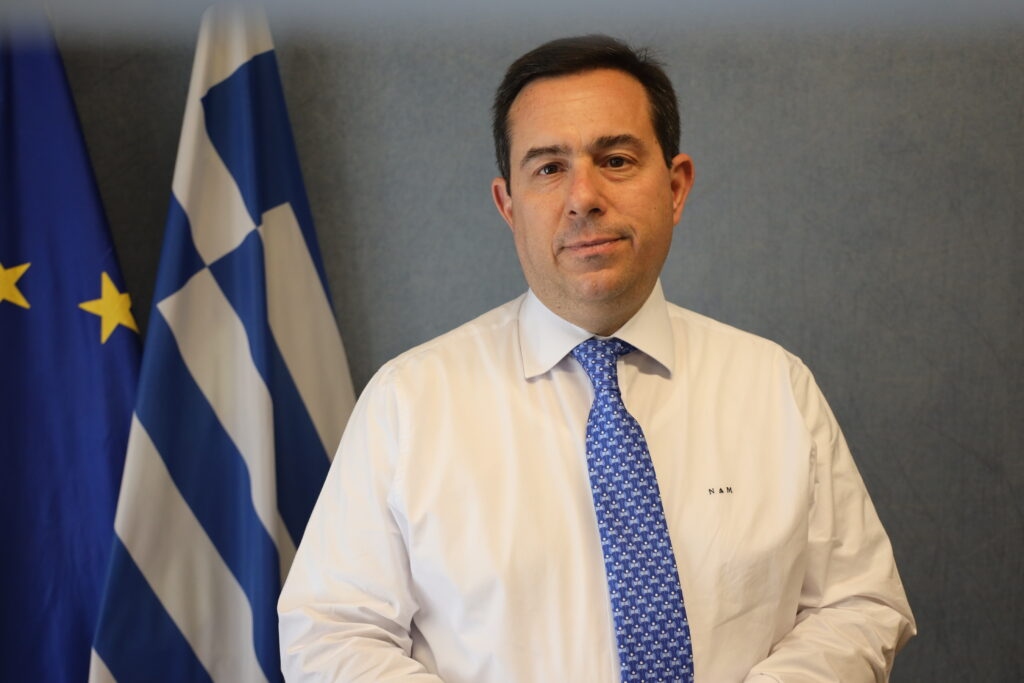 Νότης Μηταράκης στο pagenews.gr: Η οικονομία ενισχύεται, η ανεργία μειώνεται, η κοινωνία κερδίζει