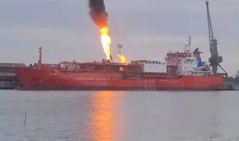 Συναγερμός στην Οδησσό: Ρωσικό χτύπημα σε τουρκικό πλοίο με 4.000 τόνους υγραερίου- Κίνδυνος να εκραγεί