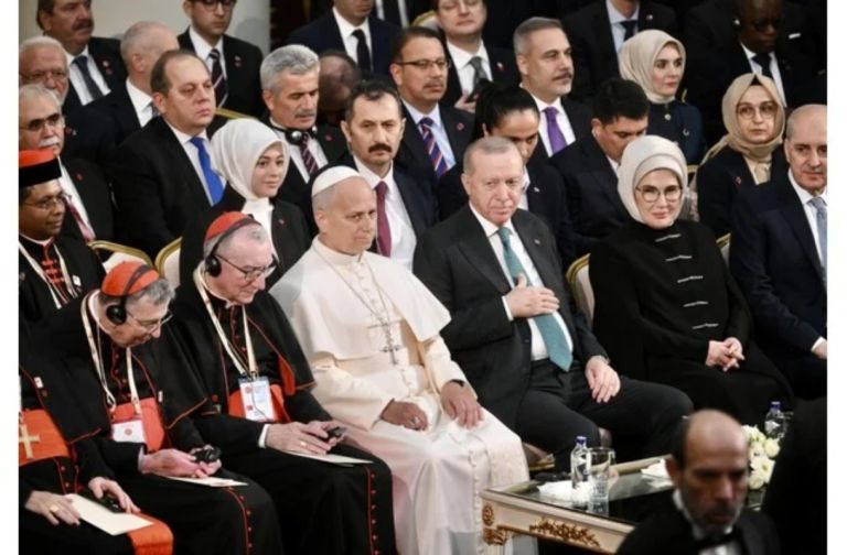 Υψηλού συμβολισμού πρώτο ταξίδι του Πάπα Λέοντα στην Τουρκία
