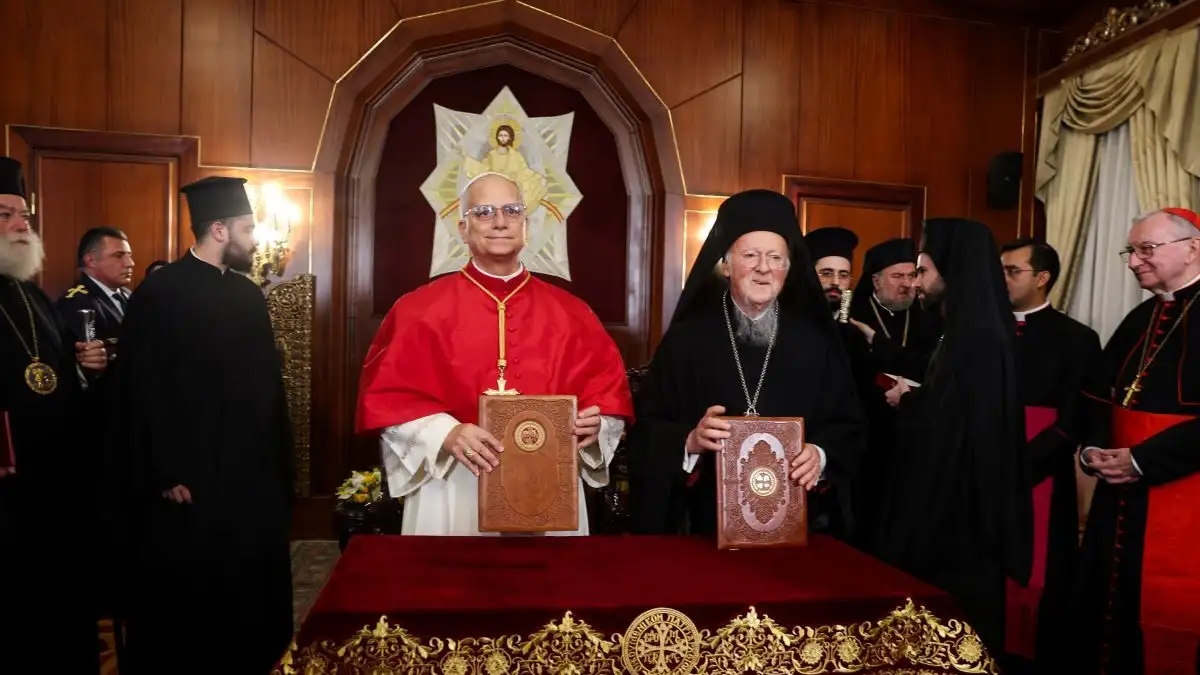 Πάπας Λέων: Η ιστορική συνάντηση με τον Οικουμενικό Πατριάρχη στο Φανάρι–Δοξολογία και κοινή διακήρυξη