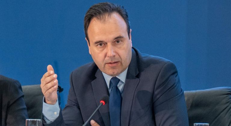 Ηλεκτρονικό μπλόκο σε τσιγάρα,αλκοόλ: Ο Παπαστεργίου θέτει σε λειτουργία πλατφόρμα για προστασία παιδιών