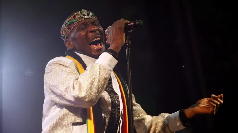 ΠΕΘΑΝΕ Ο «ΠΡΕΣΒΕΥΤΗΣ ΤΗΣ ΡΕΓΚΕ»: Τζίμι Κλιφ – Η φωνή πίσω από «The Harder They Come» «έφυγε» από πνευμονία!