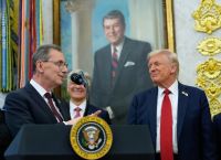 Πώς οι κινήσεις του Τραμπ αναδιαμόρφωσαν τη φαρμακοβιομηχανία το 2025