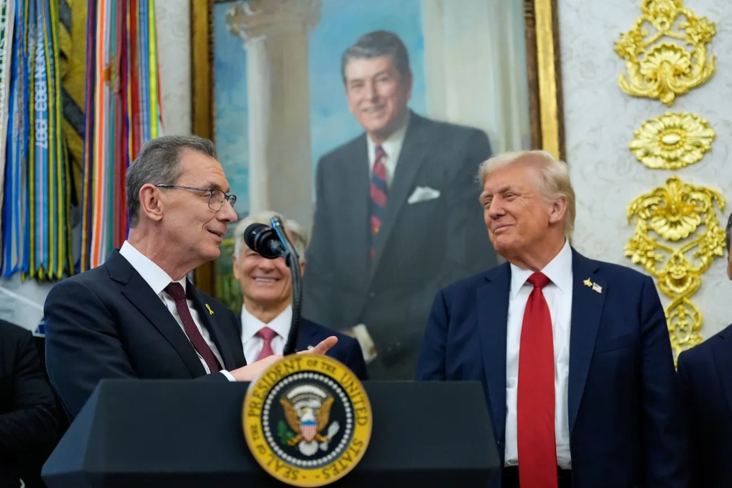 Πώς οι κινήσεις του Τραμπ αναδιαμόρφωσαν τη φαρμακοβιομηχανία το 2025