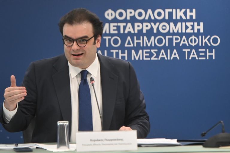 “Pierrakakis Exposes Tsipras’ Referendum: The End of Illusions!”