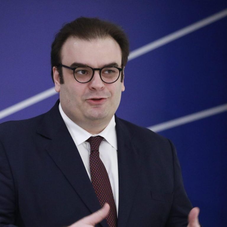 Η Ελλάδα μπλοκάρει την πρόωρη αύξηση ΦΠΑ στα καύσιμα – Κίνδυνος για γεωργία, ακτοπλοΐα και αεροπλάνα!