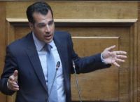 Πλεύρης-Ντόμπριντ σε σύγκρουση για τους πρόσφυγες: Η Ελλάδα λέει ΟΧΙ στη δευτερογενή μετανάστευση