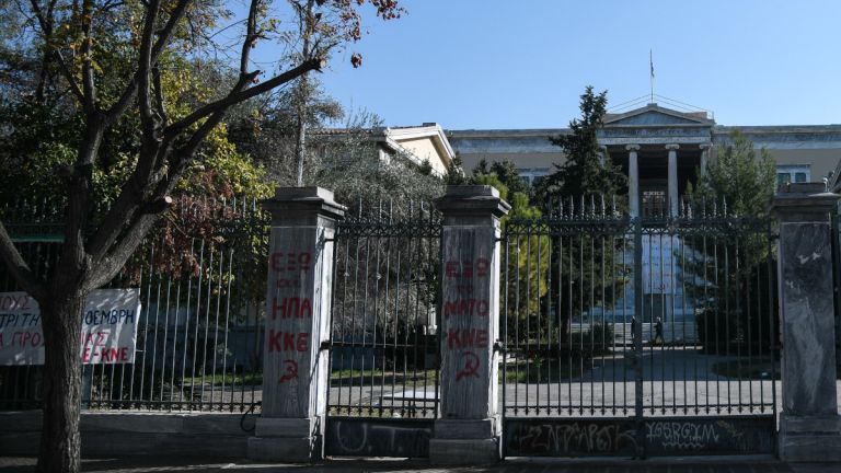 Κυκλοφοριακές ρυθμίσεις για την 52η Επέτειο του Πολυτεχνείου: Ποιοι δρόμοι κλείνουν