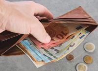 SOS! ΝΩΡΙΤΕΡΑ οι πληρωμές για 8 γνωστά επιδόματα [Λίστα]