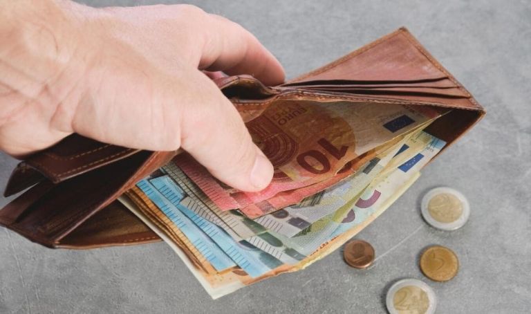 SOS! ΝΩΡΙΤΕΡΑ οι πληρωμές για 8 γνωστά επιδόματα [Λίστα]