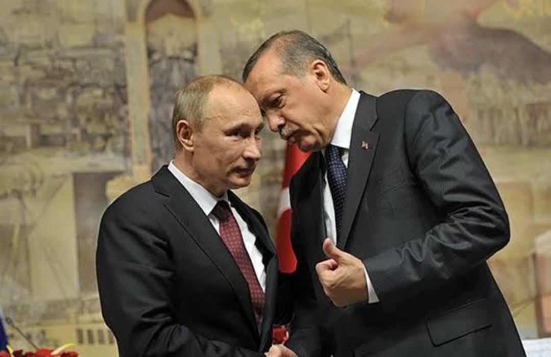 Ο Ερντογάν ξαναμπαίνει στο παιχνίδι: Τηλεφώνησε στον Πούτιν και ζητά ρόλο-κλειδί στην ειρήνη Ουκρανίας