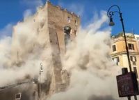 Ρώμη: Μερική κατάρρευση του «Πύργου των Κόμηδων» κοντά στο Κολοσσαίο – Τέσσερις εργάτες τραυματίες