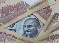 Ινδική ρουπία σε ιστορικό χαμηλό: Οι υψηλοί αμερικανικοί δασμοί πλήττουν την οικονομία