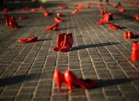 Βία και μισθολογικό χάσμα: Η Ευρώπη χάνει 366 δισ. ευρώ – Οι γυναίκες πληρώνουν βαρύ τίμημα