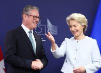 Η Βρετανία Ετοιμάζεται να Δαπανήσει Δισεκατομμύρια για Επαναπροσέγγιση με την ΕΕ