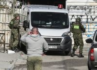 Συναγερμός στη Νίκαια: Χειροβομβίδα στην αυλή σωφρονιστικού υπαλλήλου – Έκαψαν το αυτοκίνητό του