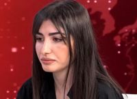 Τέμπη: «Σερνόμουν στις ράγες με κομμένο πόδι για να σωθώ», συγκινεί η Ντίνα που κατάφερε και βγήκε ζωντανή