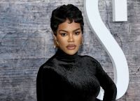 Η Τεγιάνα Τέιλορ ακολούθησε το κίνημα «Πετάξτε το σουτιέν» – Εκρηκτική εμφάνιση που προκάλεσε παραλήρημα Η Τεγιάνα Τέιλορ ακολούθησε το κίνημα «Πετάξτε το σουτιέν» – Εκρηκτική εμφάνιση που προκάλεσε παραλήρημα