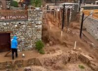 Η κακοκαιρία Adel σάρωσε τη Θάσο: Ποτάμια λάσπης οι δρόμοι, παρασύρθηκαν αυτοκίνητα