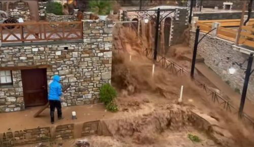 Η κακοκαιρία Adel σάρωσε τη Θάσο: Ποτάμια λάσπης οι δρόμοι, παρασύρθηκαν αυτοκίνητα