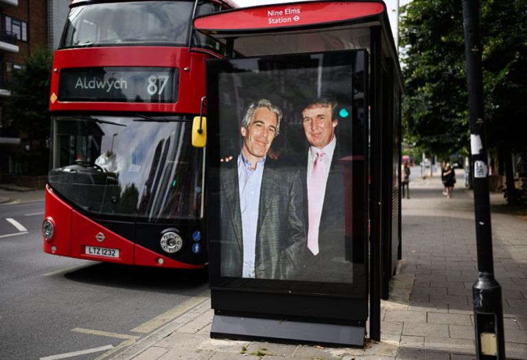 Ο Μαρκ Επσταϊν διαψεύδει ότι ο Τραμπ είχε σεξουαλική επαφή με τον Μπιλ Κλίντον