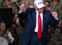 Τραμπ 2028; Υπονοούμενα για τρίτη θητεία προκαλούν διεθνή αναστάτωση Τραμπ 2028; Υπονοούμενα για τρίτη θητεία προκαλούν διεθνή αναστάτωση