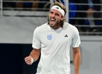 Σε μπελάδες ο Τσιτσιπάς: Υποχρεώνεται να παραδώσει το δίπλωμα – Η Τροχαία δεν πίστεψε τον… «άλλο οδηγό»