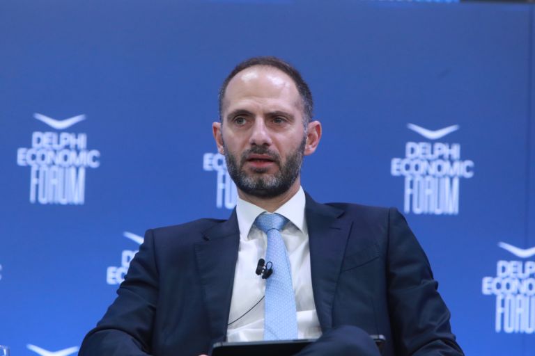 Τζούρος: Προκλήσεις και Ρίσκα στην Ενεργειακή Μετάβαση – «Οφέλη σε Καταναλωτές Δεν Φαίνονται Άμεσα»