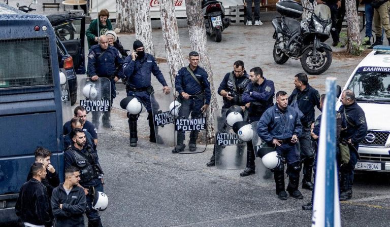 «Ανοίξτε μου να πάω στην κηδεία!» – Οδύνη και χάος στις φυλακές μετά τη βεντέτα στα Βορίζια