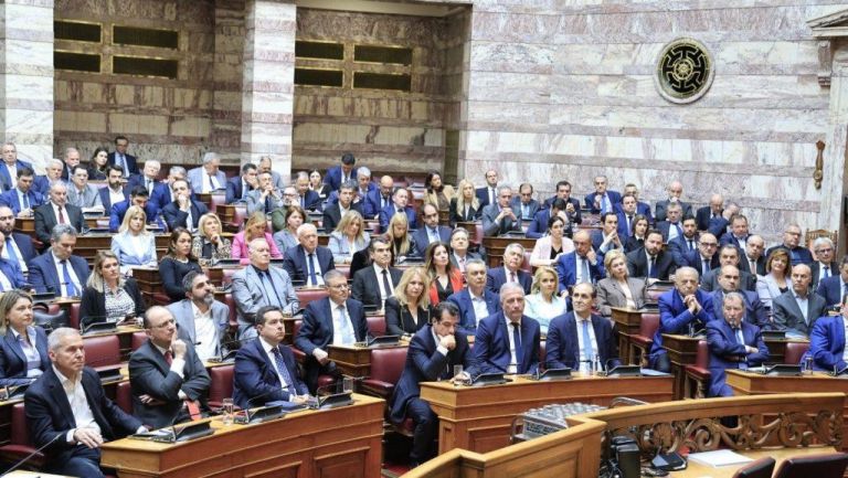 Διχάζει το κυβερνητικό στρατόπεδο η διάλυση των ΕΛΤΑ–Μαραθώνια σύσκεψη, γαλάζιο «πυρ»,παραπολιτικά επεισόδια