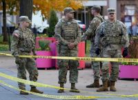 Νεκρά δύο μέλη της Εθνοφρουράς από πυροβολισμούς–«Το ζώο που άνοιξε πυρ θα το πληρώσει ακριβά» λέει ο Τραμπ