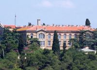 Οι Αμερικανοί πιέζουν για επαναλειτουργία της σχολής Χάλκης το 2026–Τι είπε ο Πρέσβης των ΗΠΑ στην Τουρκία