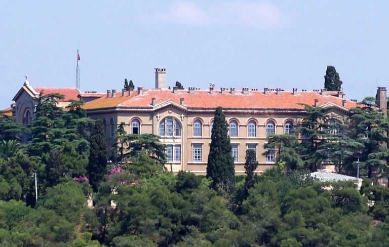 Οι Αμερικανοί πιέζουν για επαναλειτουργία της σχολής Χάλκης το 2026–Τι είπε ο Πρέσβης των ΗΠΑ στην Τουρκία